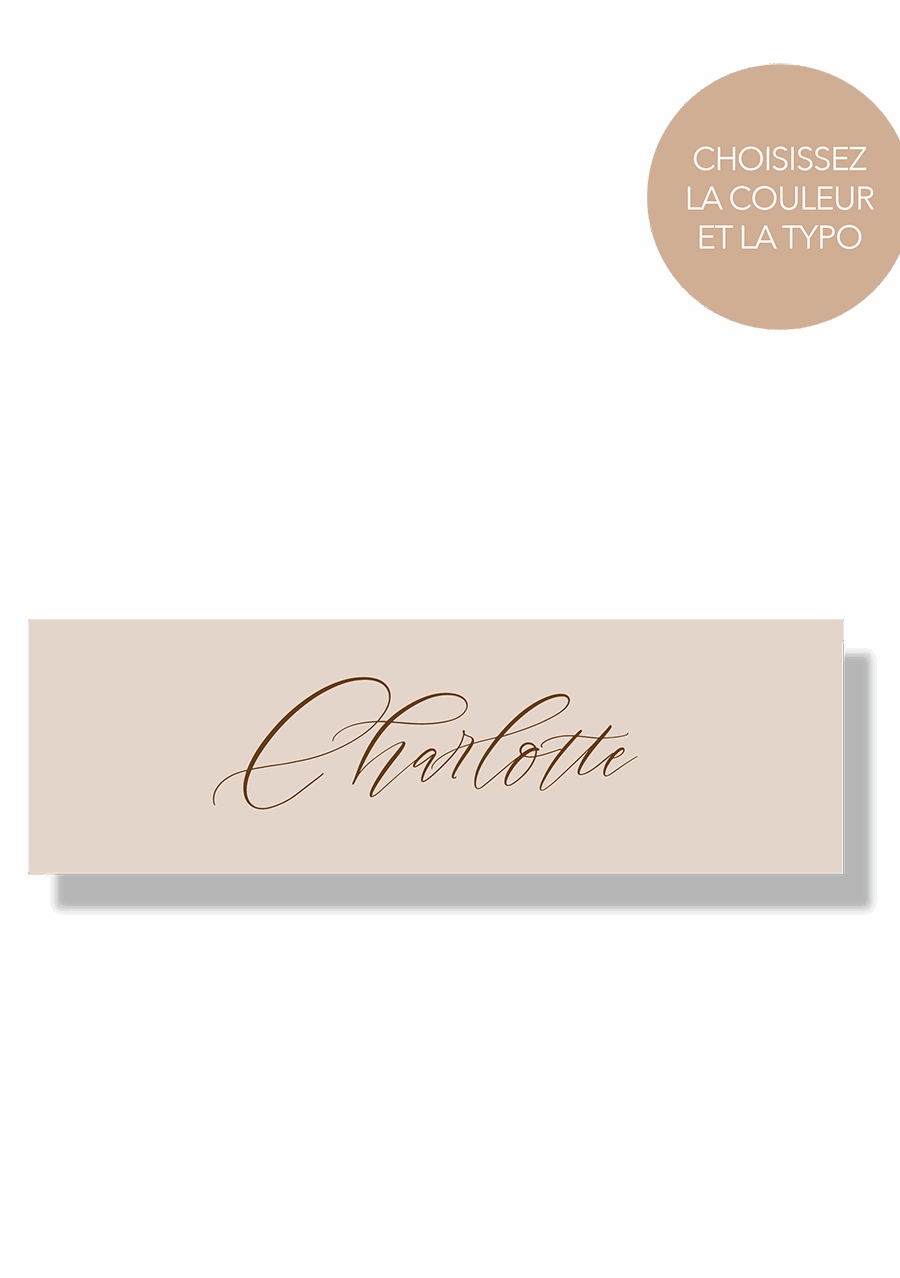 Marque-place beige avec calligraphie élégante et angles droits