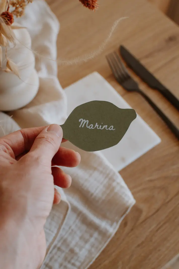 marque-place feuille papier kaki